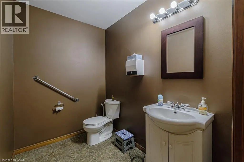 316 QUEENSWAY W