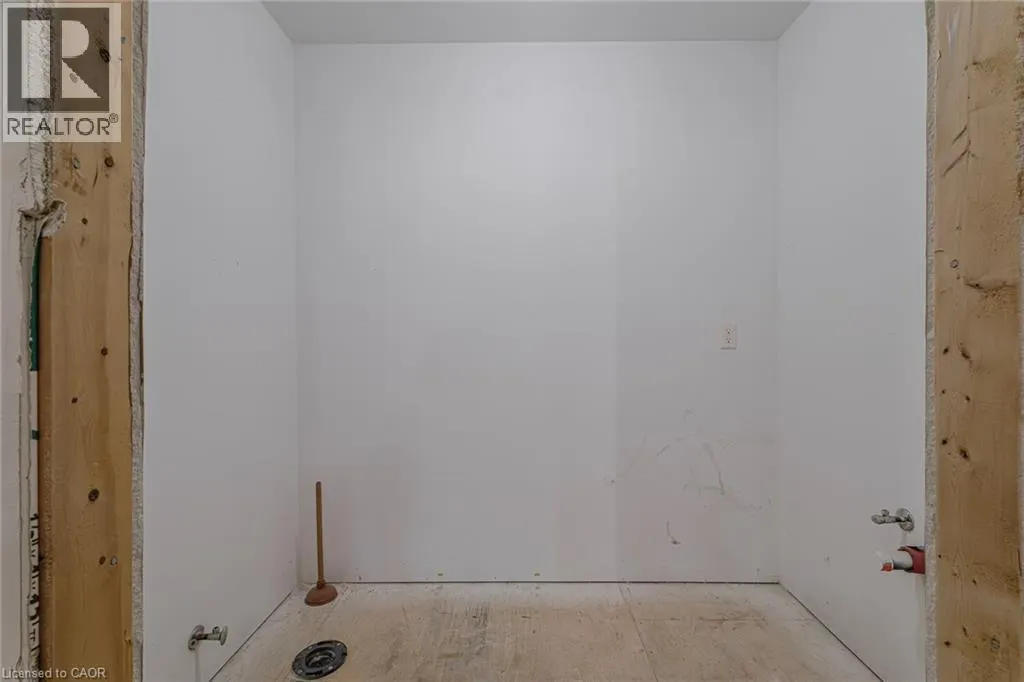 316 QUEENSWAY W