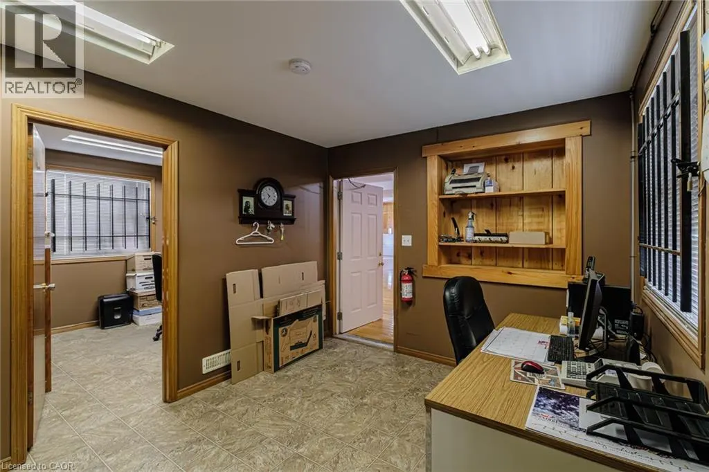 316 QUEENSWAY W