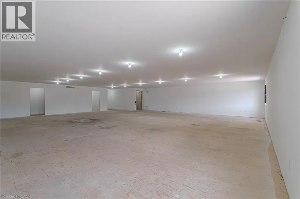 316 QUEENSWAY W