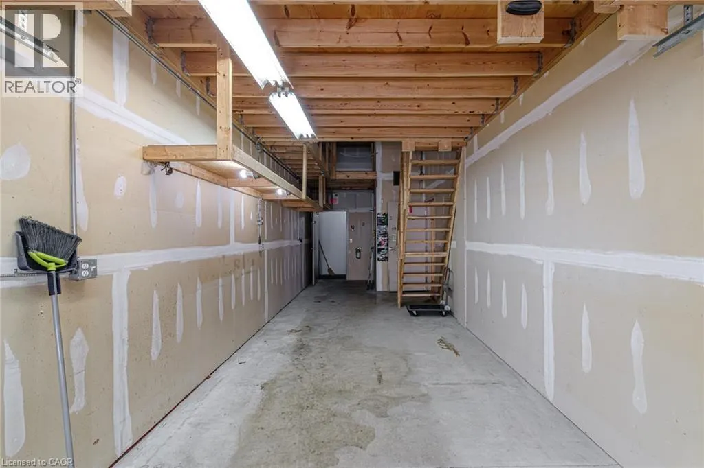 316 QUEENSWAY W