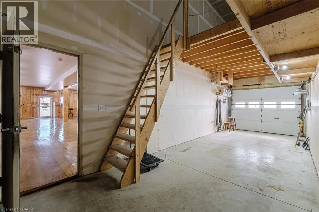 316 QUEENSWAY W