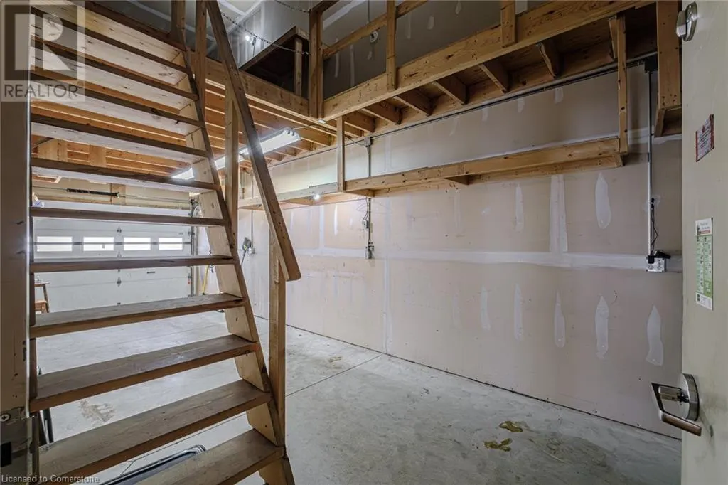 316 QUEENSWAY W