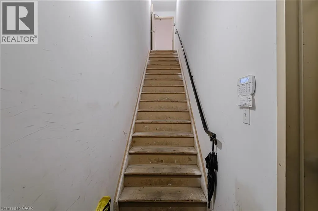 316 QUEENSWAY W