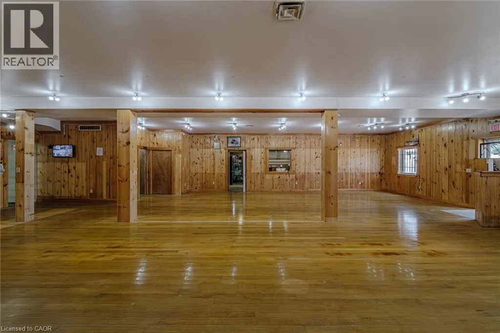 316 QUEENSWAY W