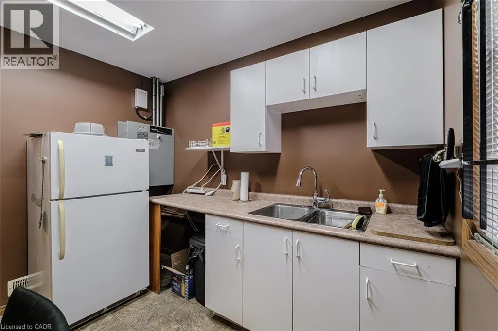 316 QUEENSWAY W