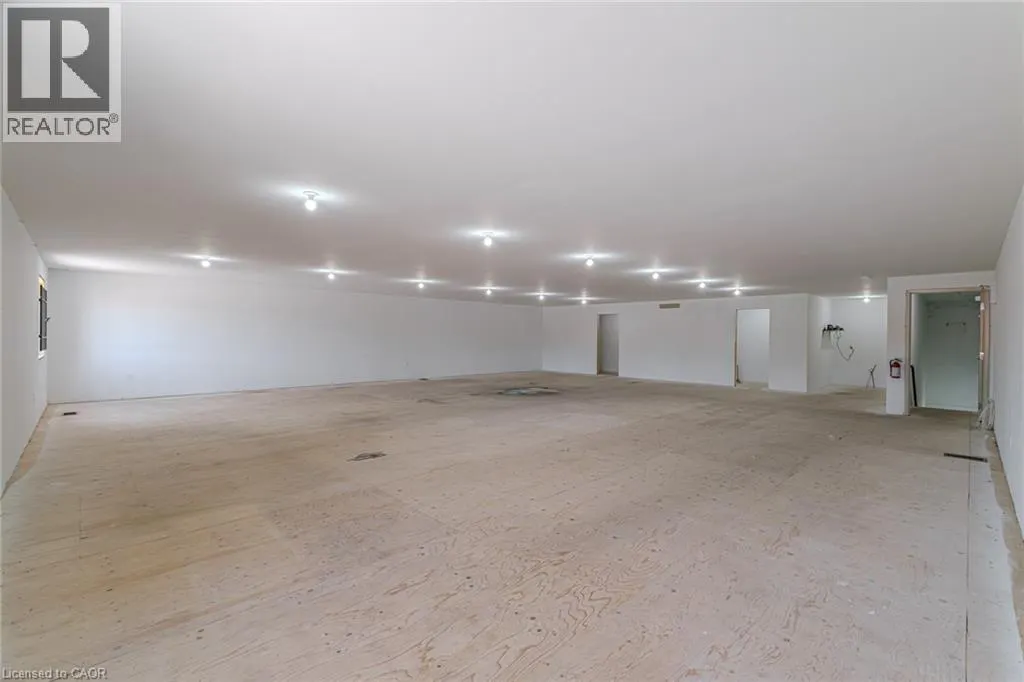 316 QUEENSWAY W