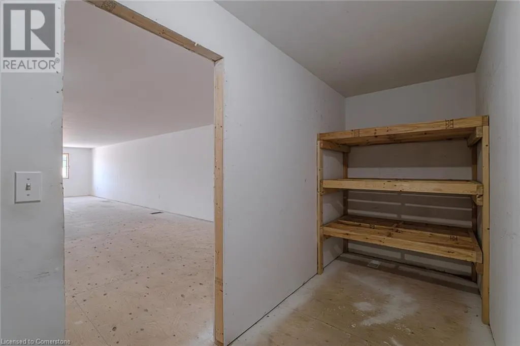316 QUEENSWAY W