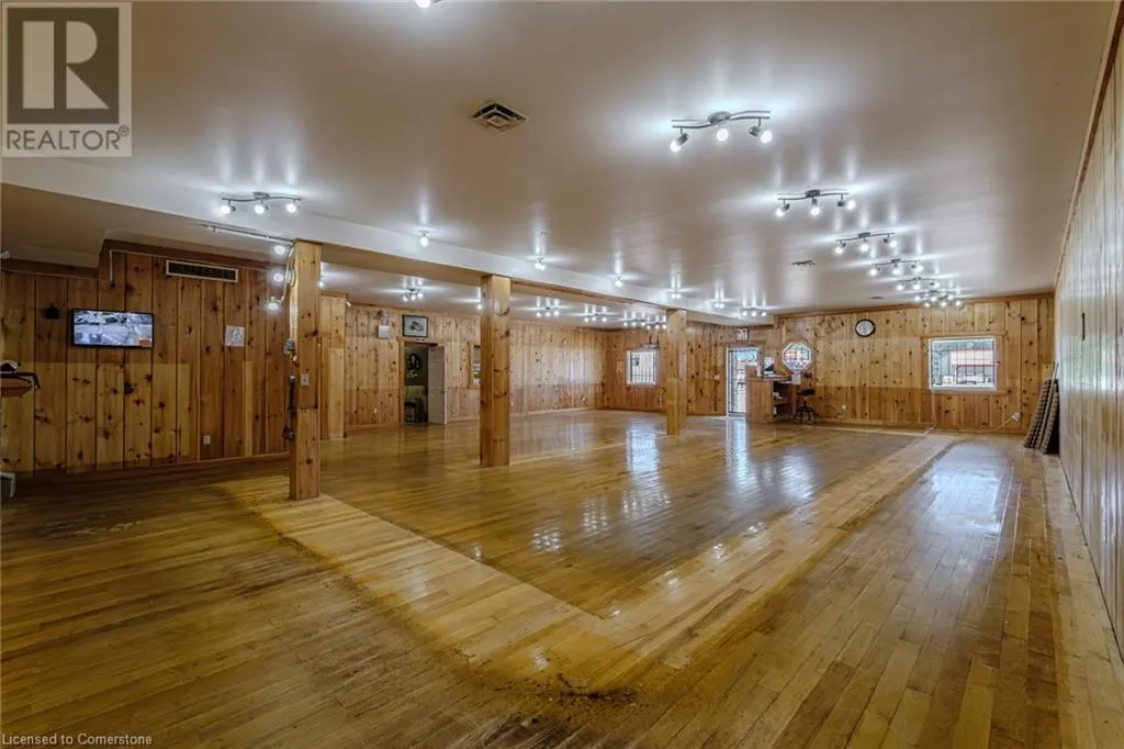 316 QUEENSWAY W