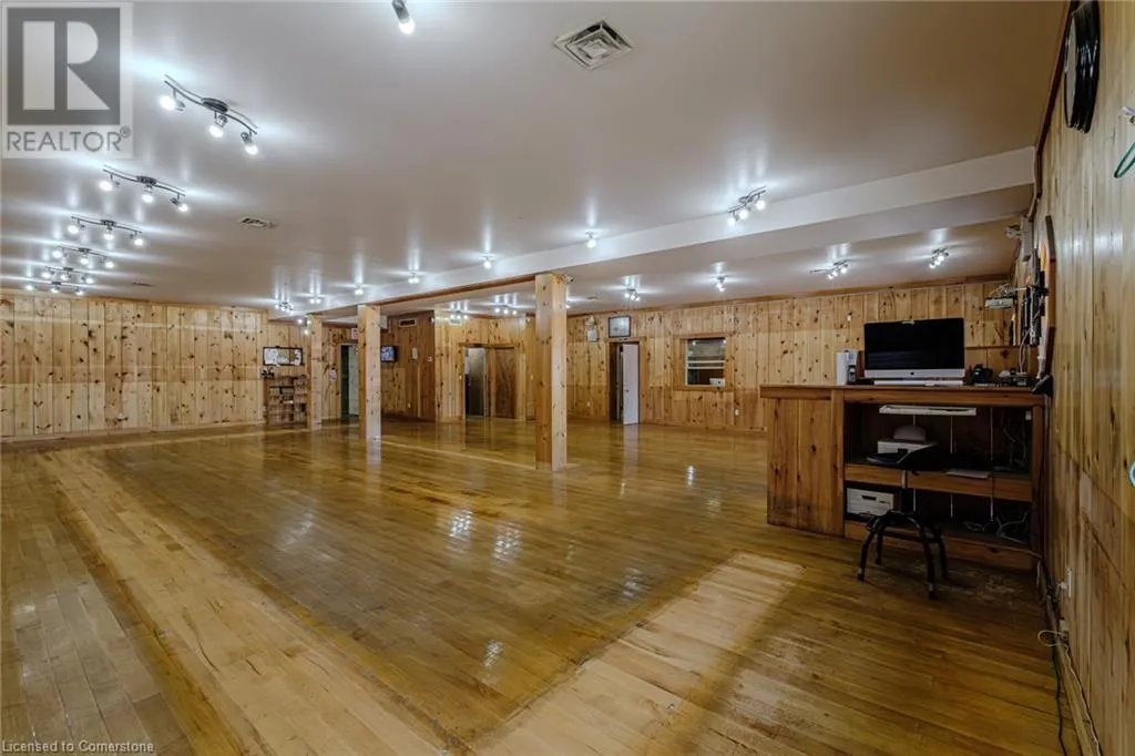 316 QUEENSWAY W