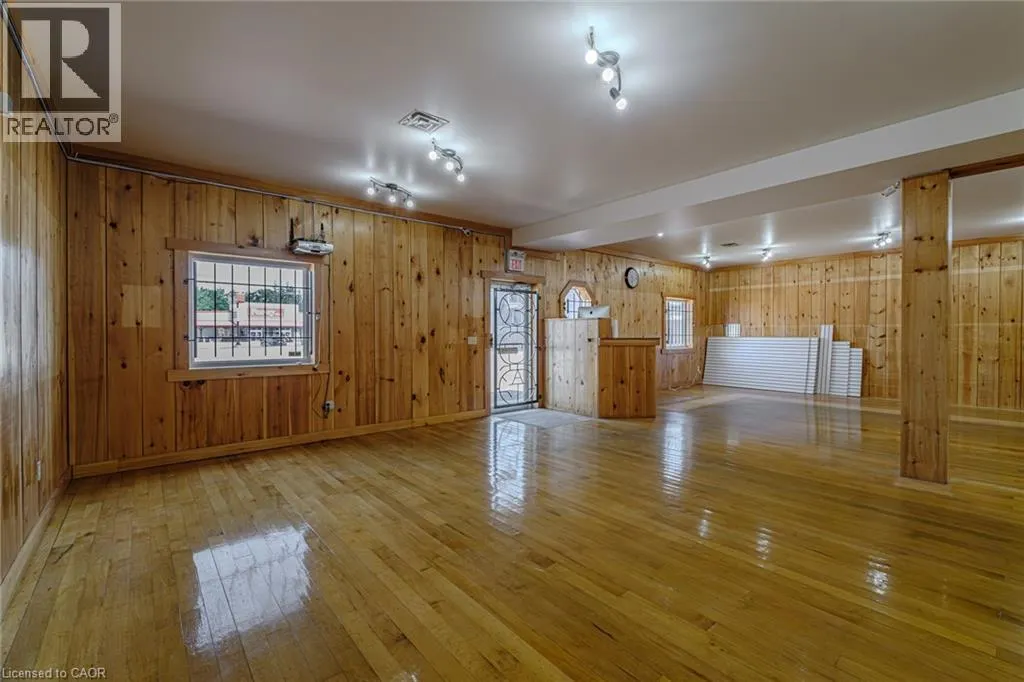 316 QUEENSWAY W