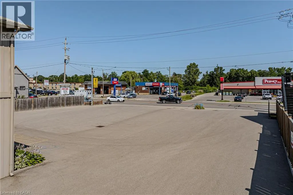 316 QUEENSWAY W