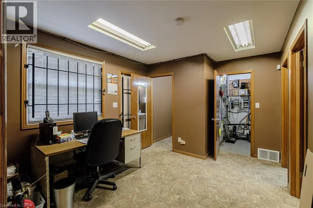 316 QUEENSWAY W
