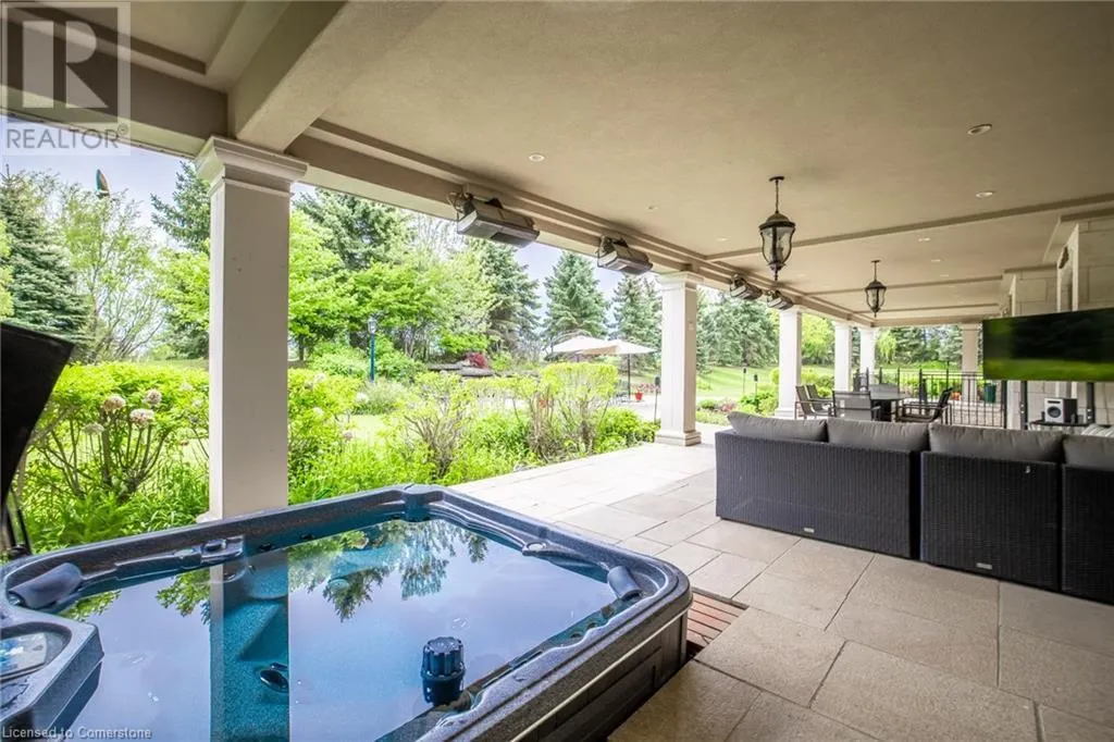 2594 BLUFFS Way
