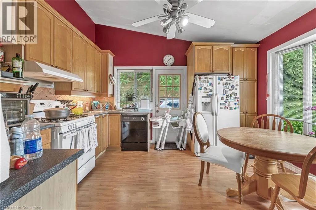 611 PINEGROVE Road