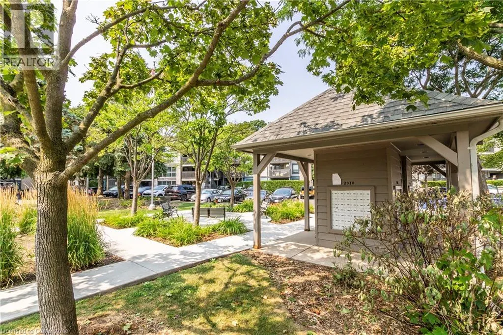 2010 CLEAVER Avenue Unit# 207, #207