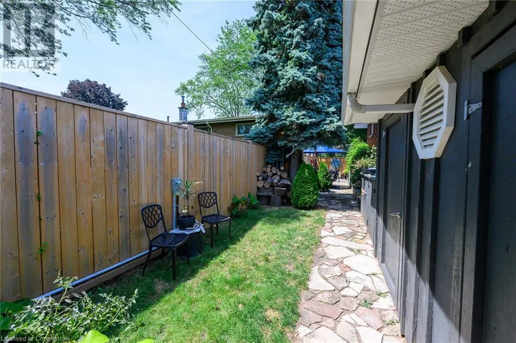 8 BENDAMERE Drive