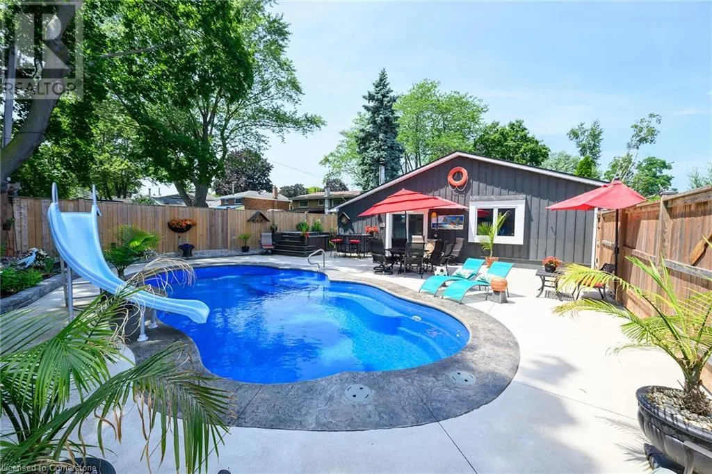 8 BENDAMERE Drive