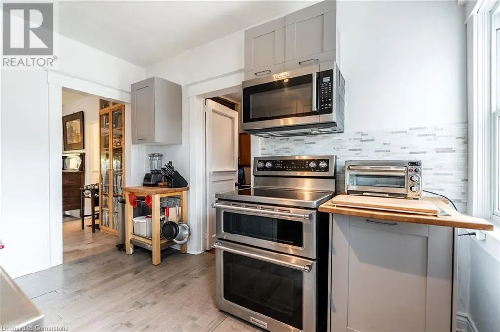 144 DUFFERIN Street E