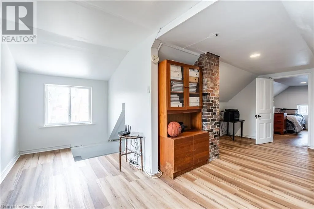 144 DUFFERIN Street E