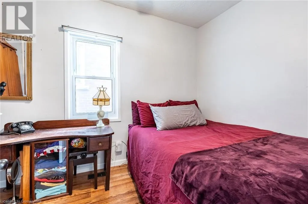 144 DUFFERIN Street E