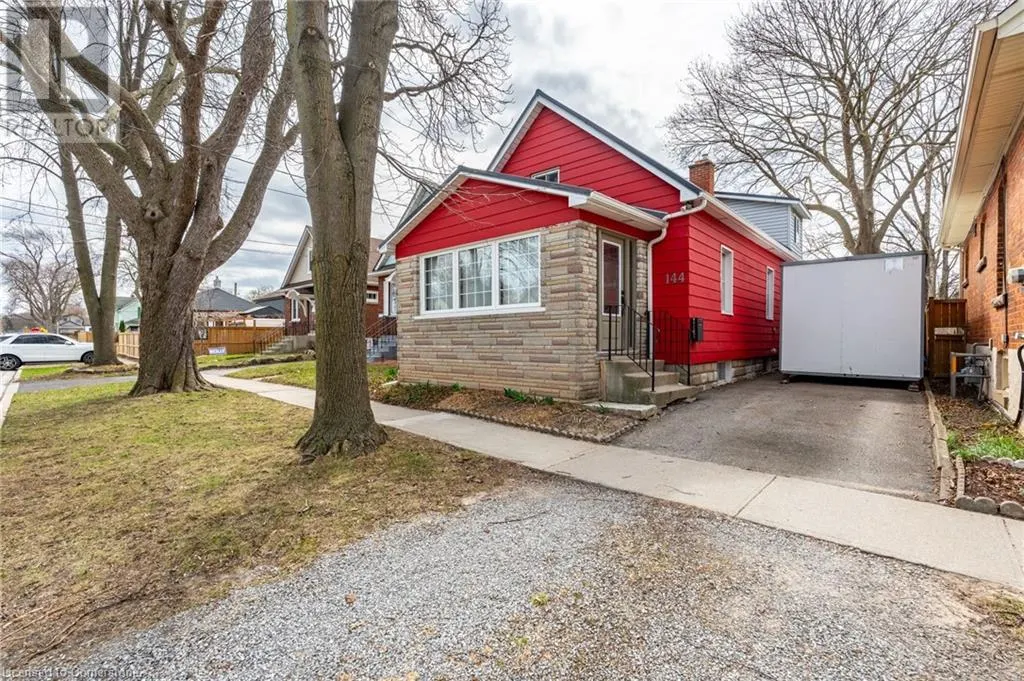144 DUFFERIN Street E