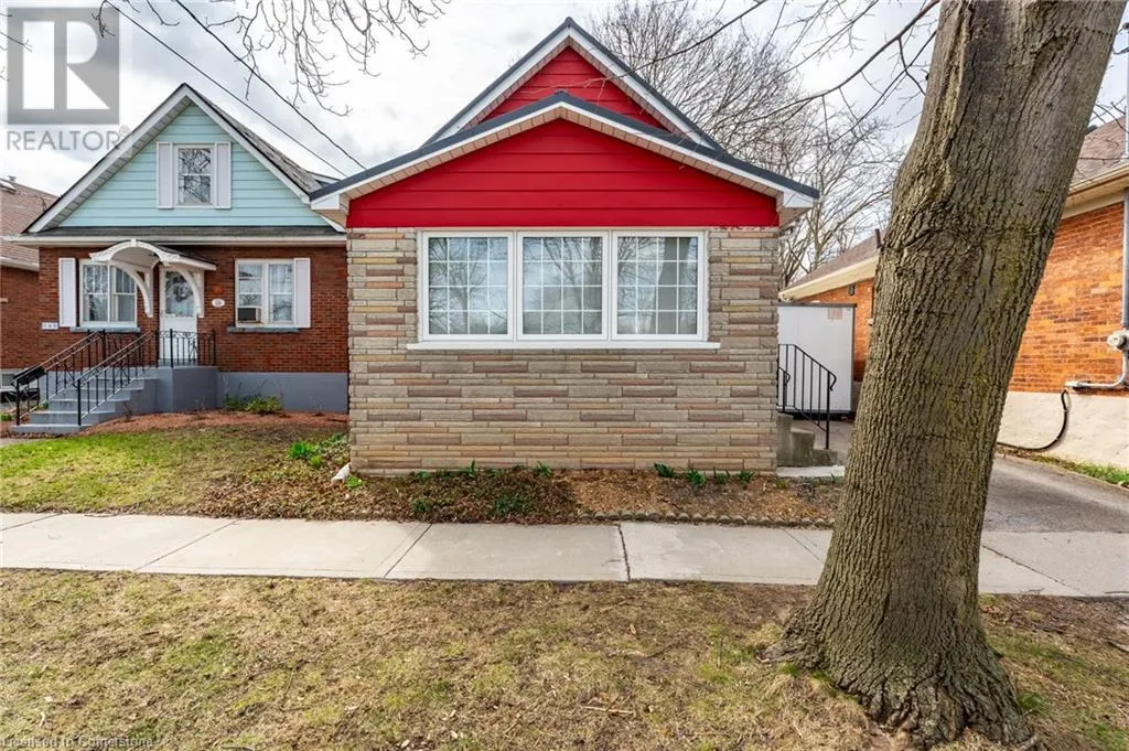 144 DUFFERIN Street E