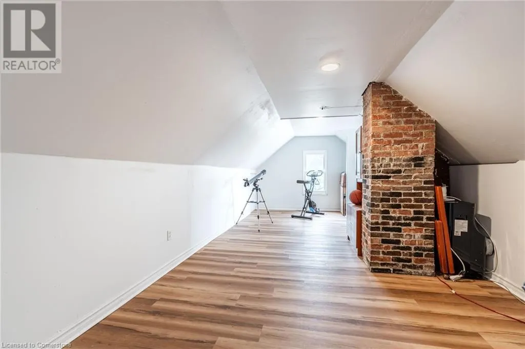 144 DUFFERIN Street E
