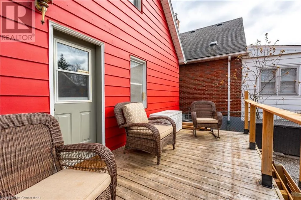 144 DUFFERIN Street E