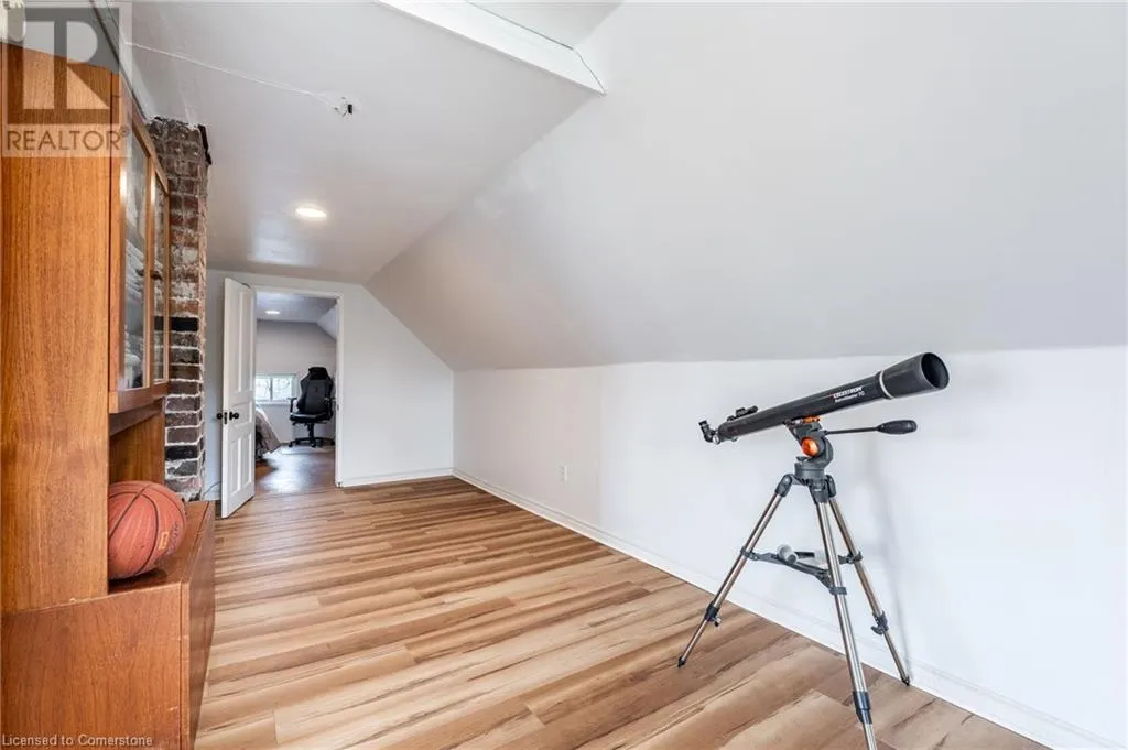 144 DUFFERIN Street E