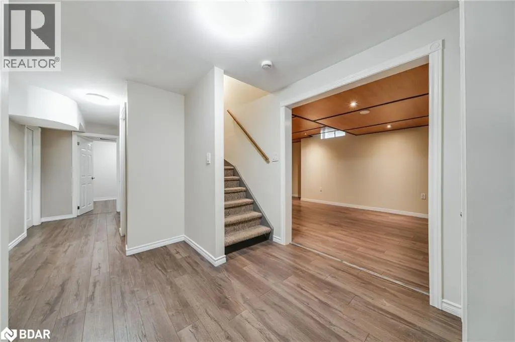 6 MILNE Court