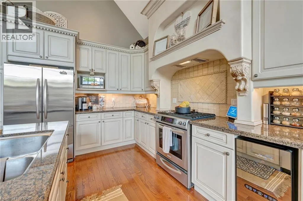 4 MACDONALD Crescent