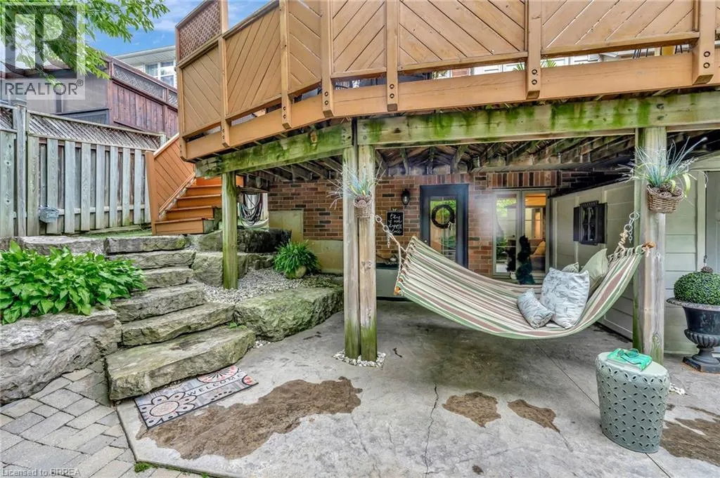 4 MACDONALD Crescent