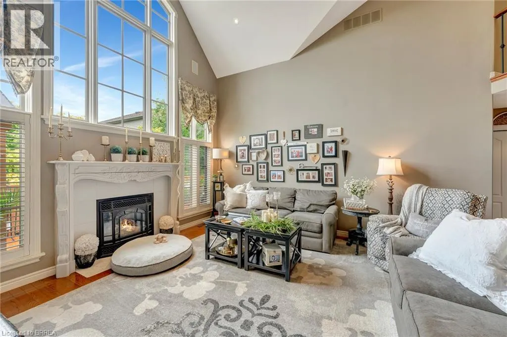4 MACDONALD Crescent