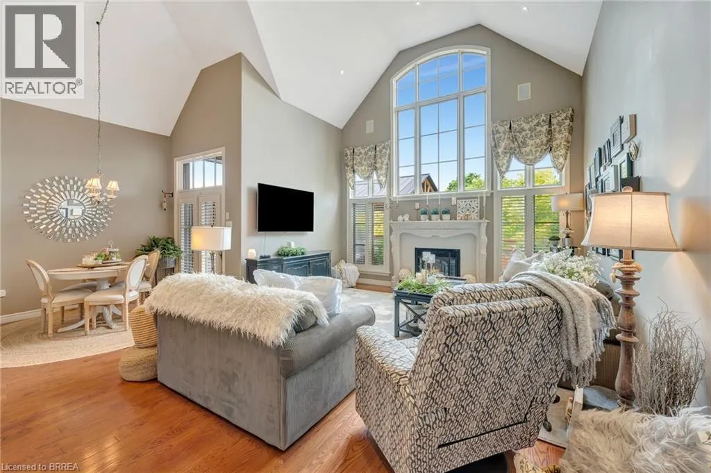4 MACDONALD Crescent