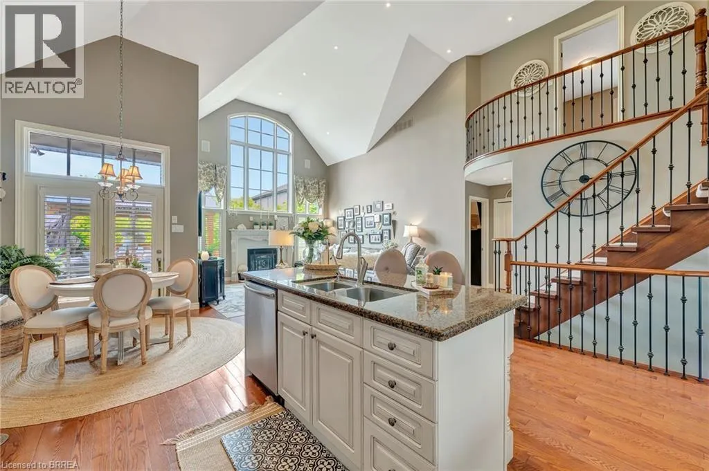 4 MACDONALD Crescent