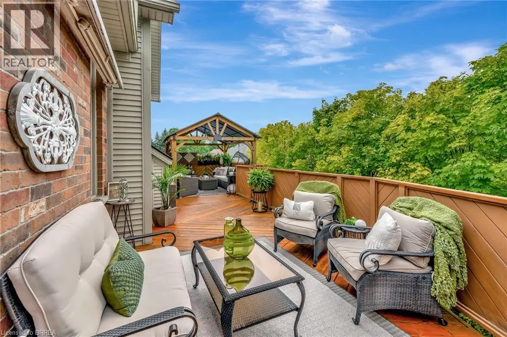 4 MACDONALD Crescent