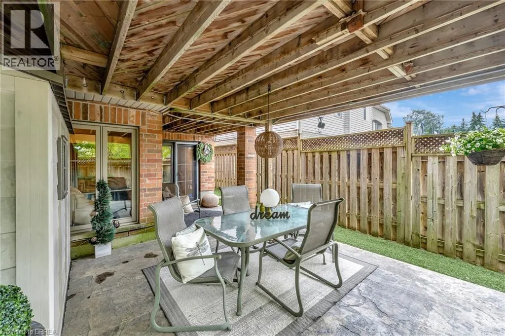 4 MACDONALD Crescent
