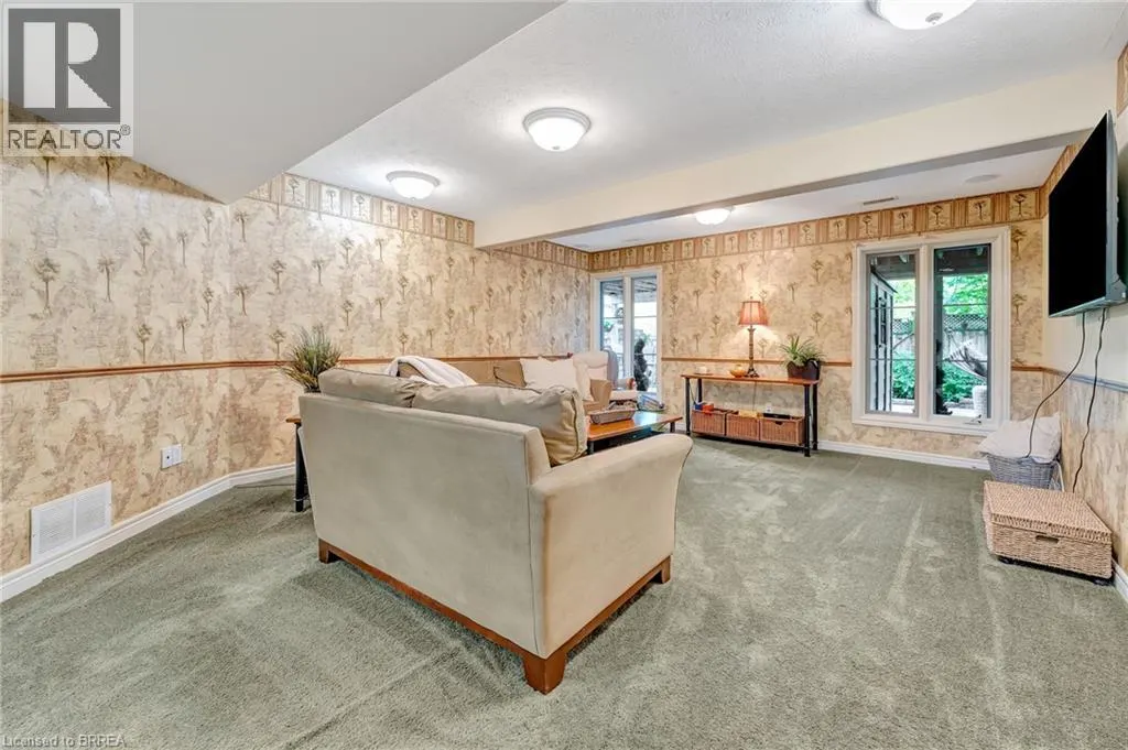 4 MACDONALD Crescent