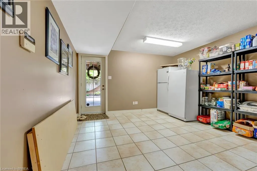 4 MACDONALD Crescent