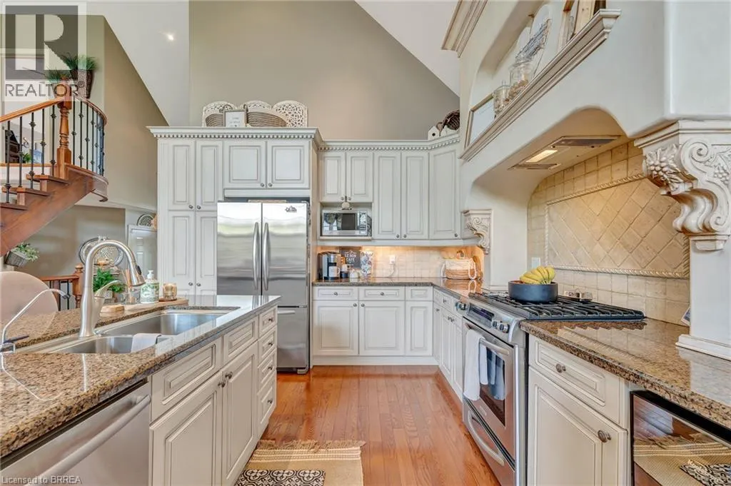 4 MACDONALD Crescent
