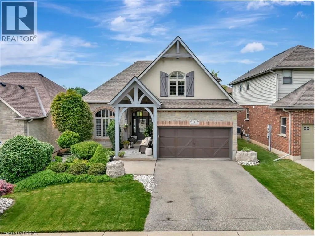 4 MACDONALD Crescent