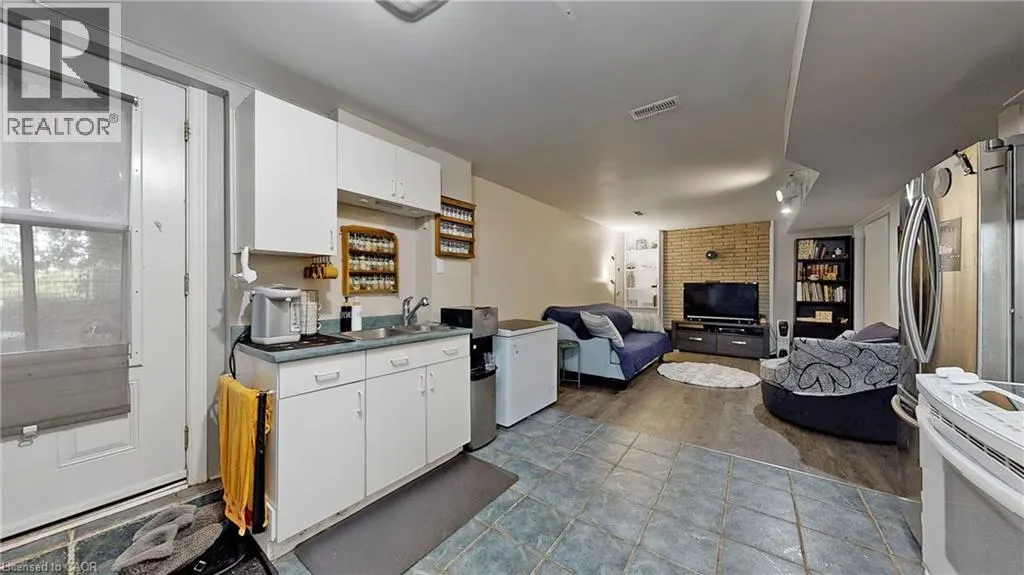 23 BRIARLEA Road