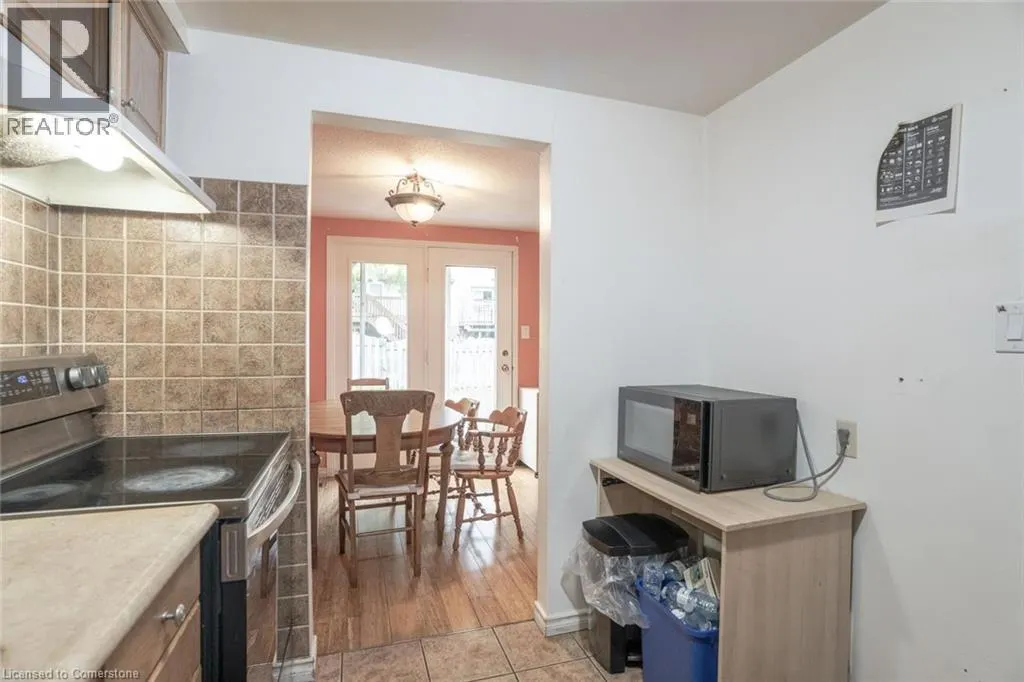 78 GRANDRIDGE Crescent