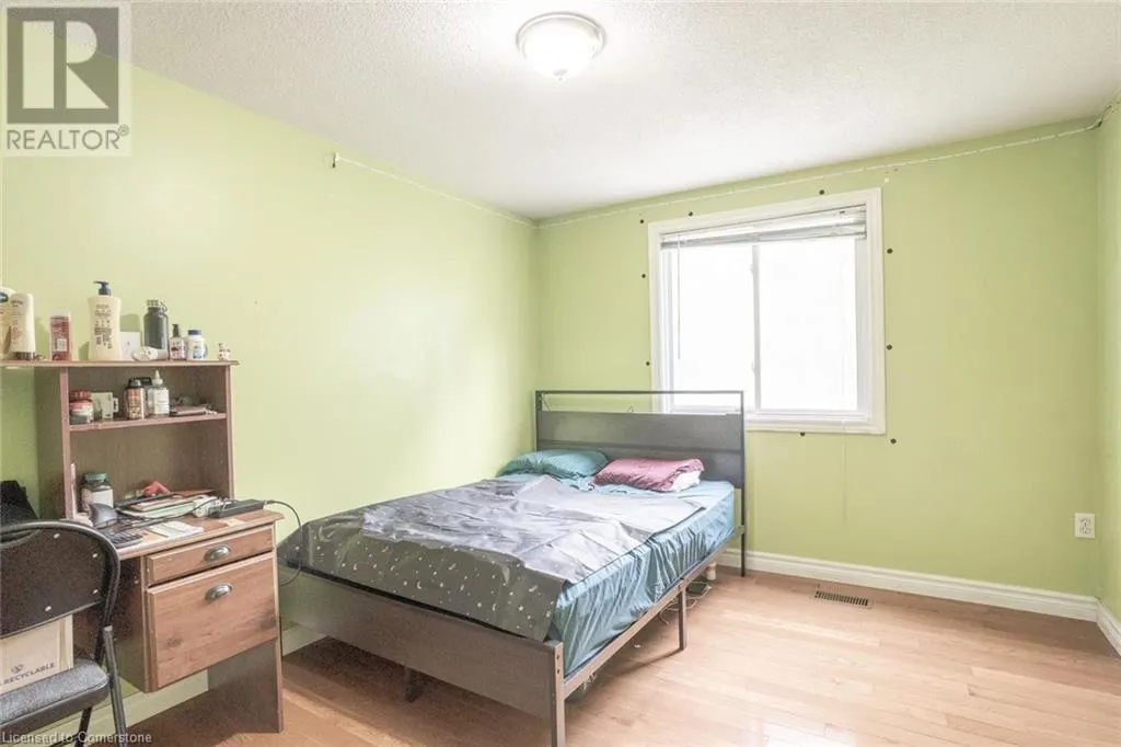 78 GRANDRIDGE Crescent