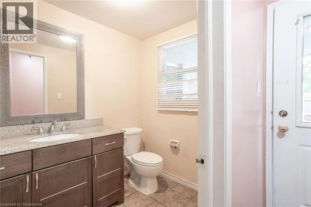 78 GRANDRIDGE Crescent