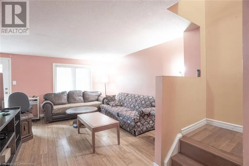 78 GRANDRIDGE Crescent