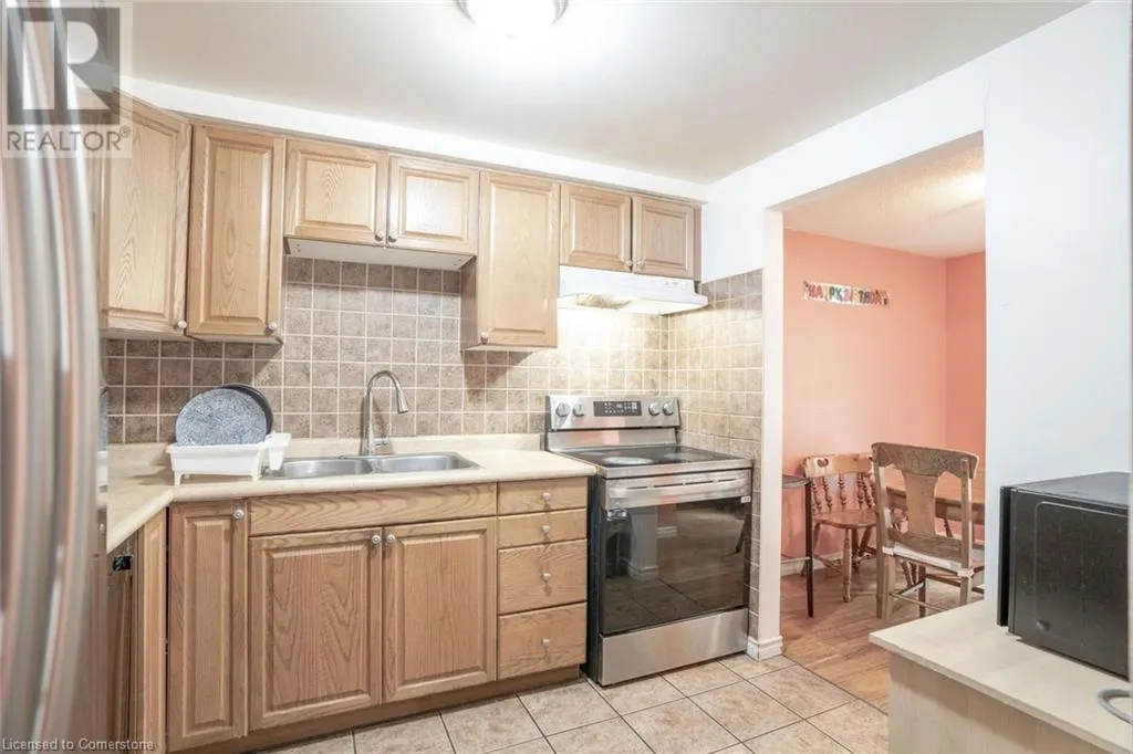 78 GRANDRIDGE Crescent