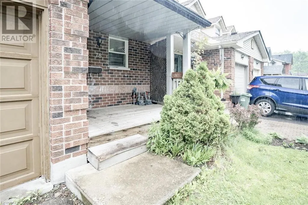 78 GRANDRIDGE Crescent