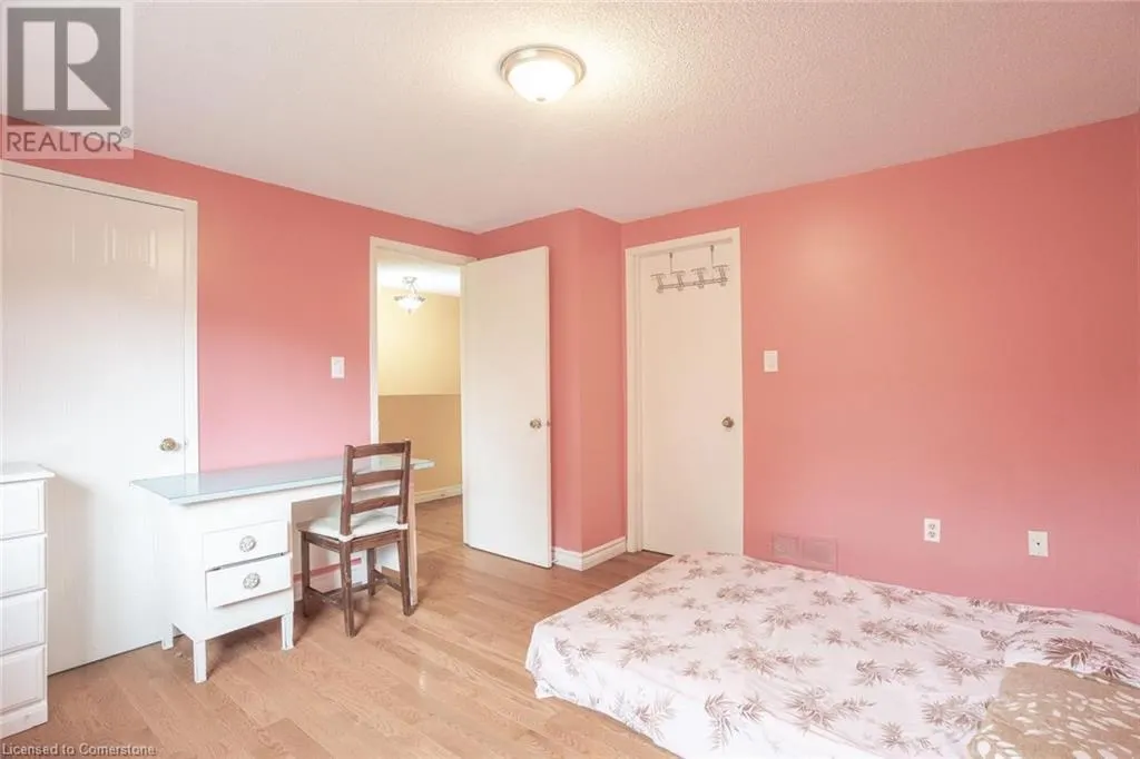 78 GRANDRIDGE Crescent